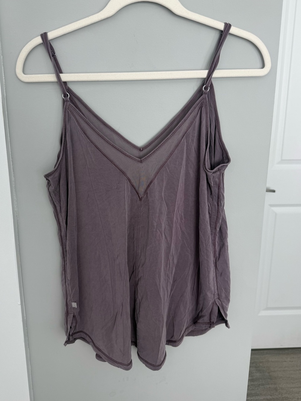 Women's Sleeveless Lululemon V-Neck Tank Top in Dusty Mauve